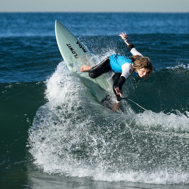 Lucia Martinez surfing backhand off the top Lucia Martinez surfing backhand off the top
